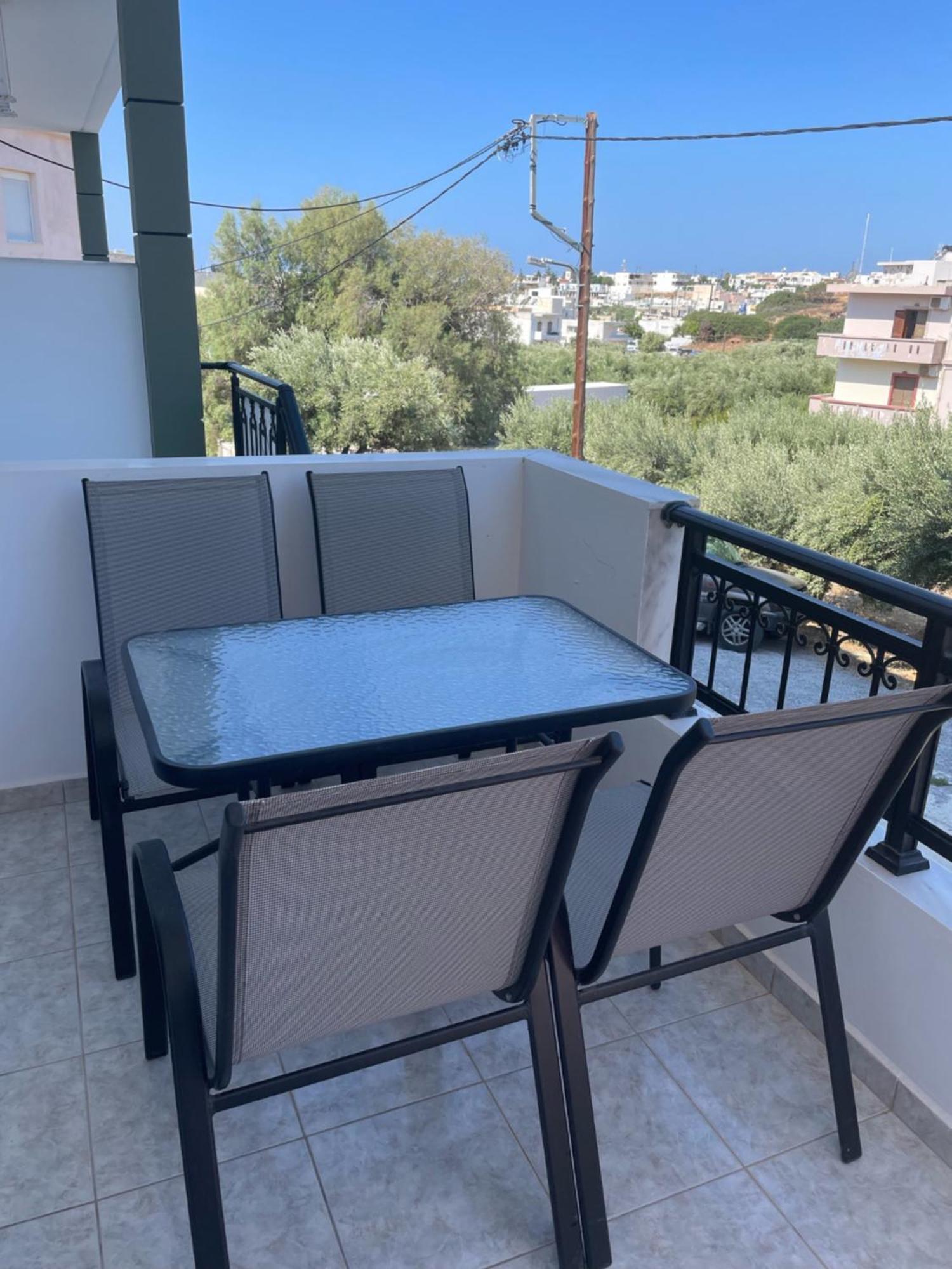 Blue Sky Apartments Makrýgialos エクステリア 写真